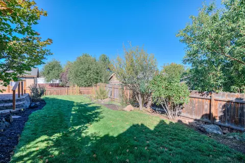 Exterior - 3318 Hoona Dr, Bend, OR 97701 photo 8 of 11