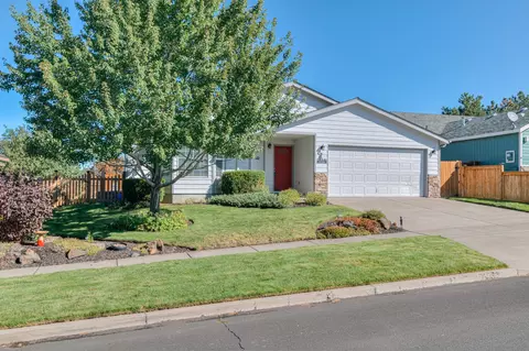 Exterior - 3318 Hoona Dr, Bend, OR 97701 photo 3 of 11