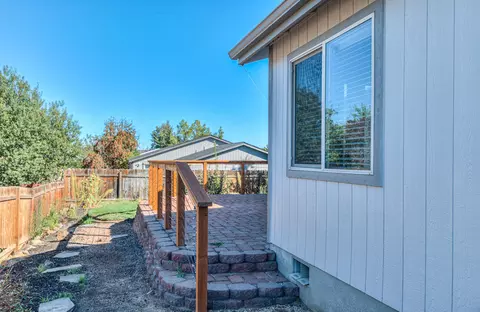 Exterior - 3318 Hoona Dr, Bend, OR 97701 photo 5 of 11