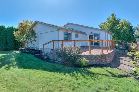 Exterior - 3318 Hoona Dr, Bend, OR 97701 photo 6 of 11