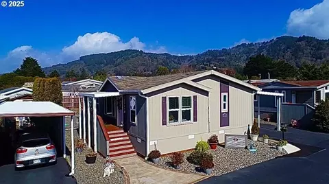 15889 Sunset Strip #15, Brookings, OR 97415