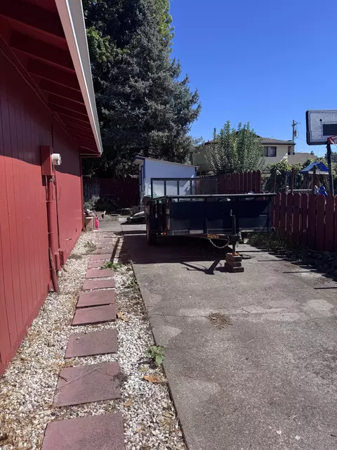 1125 Freeman Rd, Central Point, OR 97502 photo 6