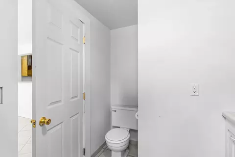 Bath - 238 Gilbert Ave, Glendale, OR 97442 photo 3 of 3