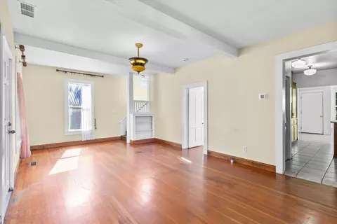 Living - 238 Gilbert Ave, Glendale, OR 97442 photo 1 of 4