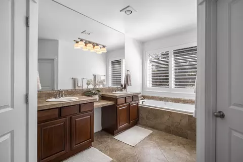 Bath - 61375 Huckleberry Pl, Bend, OR 97702 photo 1 of 4