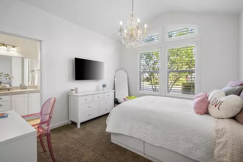 Bedroom - 61375 Huckleberry Pl, Bend, OR 97702 photo 3 of 4
