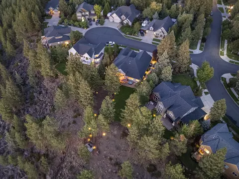 View/Area - 61375 Huckleberry Pl, Bend, OR 97702 photo 3 of 9