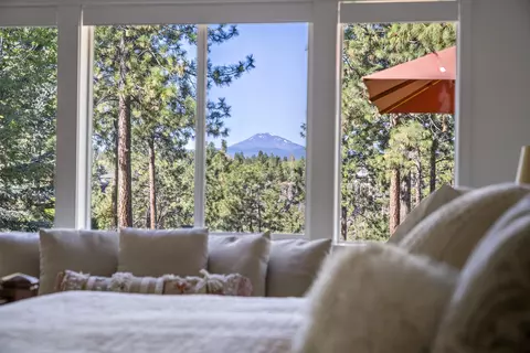 Bedroom - 61375 Huckleberry Pl, Bend, OR 97702 photo 2 of 4