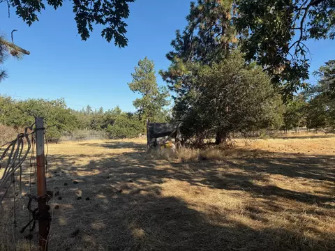 11270 Agate Rd, Eagle Point, OR 97524 photo 5