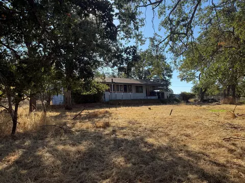 11270 Agate Rd, Eagle Point, OR 97524