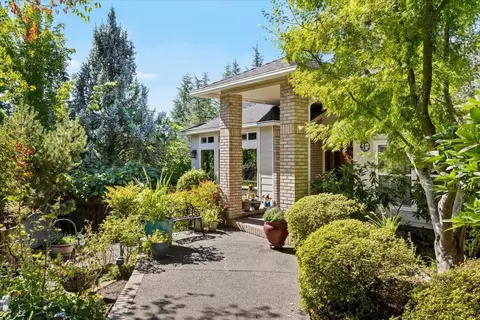 4760 Torrey Pines Dr, Medford, OR 97504