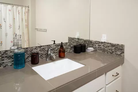 Bath - 63182 Iner Loop, Bend, OR 97701 photo 4 of 4