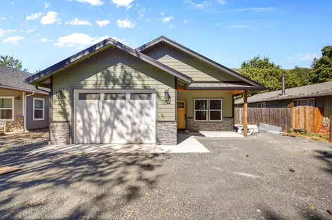 1451 4th Ave, Gold Hill, OR 97525