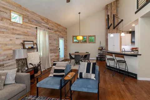 Living - 19694 Harvard Pl, Bend, OR 97702 photo 2 of 3