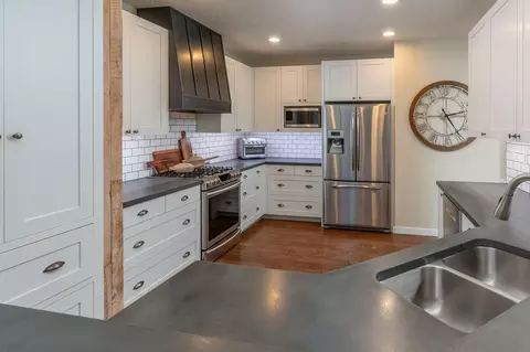 Kitchen - 19694 Harvard Pl, Bend, OR 97702 photo 2 of 2