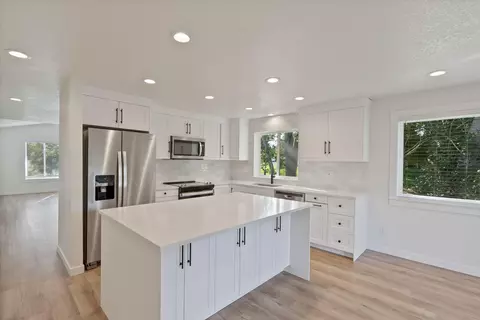 63673 Boyd Acres Rd, Bend, OR 97701