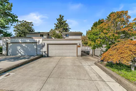 204 Mt Echo Dr, Medford, OR 97504