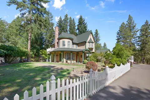 370 Becklin Dr, Merlin, OR 97532