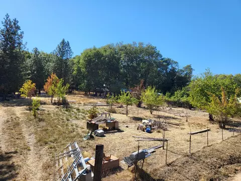 755 Ort Ln, Merlin, OR 97532