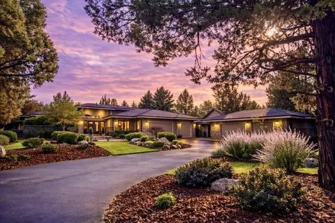 6822 Thunderbird Ct, Redmond, OR 97756