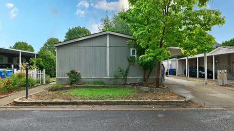 633 E Archwood Dr UNIT 12, Eagle Point, OR 97524