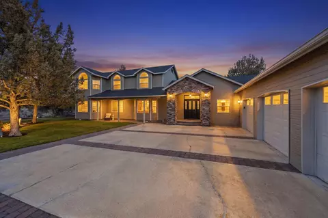 1500 NW 77th St, Redmond, OR 97756