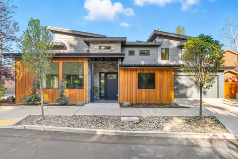 2 NW Hood Pl, Bend, OR 97703