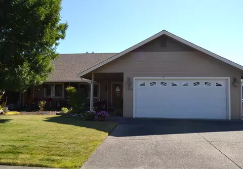 1694 Nunnwood Ln, Grants Pass, OR 97527