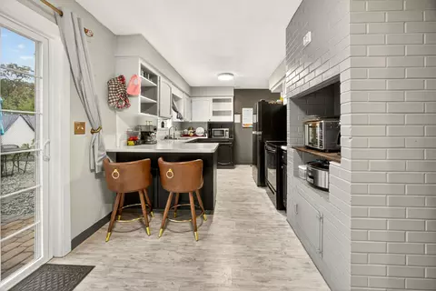 Kitchen - 342 Hazel St, Central Point, OR 97502 photo 1 of 2