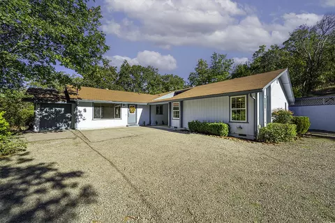 6570 Old Stage Rd, Central Point, OR 97502
