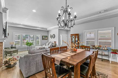 Dining - 448 Cheney Loop, Central Point, OR 97502 photo 1 of 2
