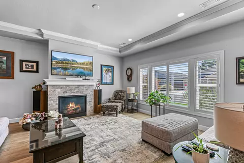 Living - 448 Cheney Loop, Central Point, OR 97502 photo 2 of 4