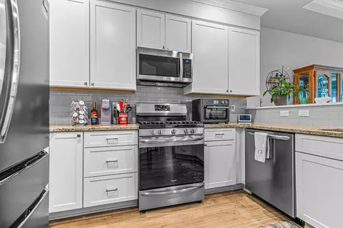 Kitchen - 448 Cheney Loop, Central Point, OR 97502 photo 3 of 3