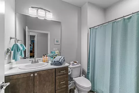 Bath - 448 Cheney Loop, Central Point, OR 97502 photo 2 of 2