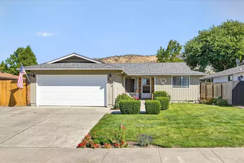 3054 Levi Cir, Medford, OR 97504