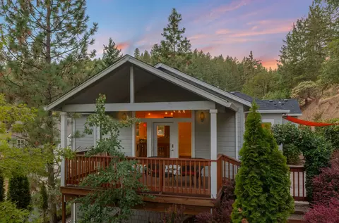905 Hangman Way, Jacksonville, OR 97530