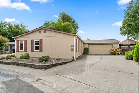 555 Freeman Rd #136, Central Point, OR 97502