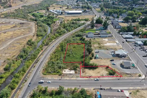 105 First St, Phoenix, OR 97535 photo 1