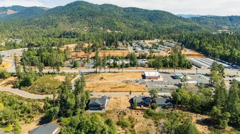 1262 Green Valley Dr, Cave Junction, OR 97523
