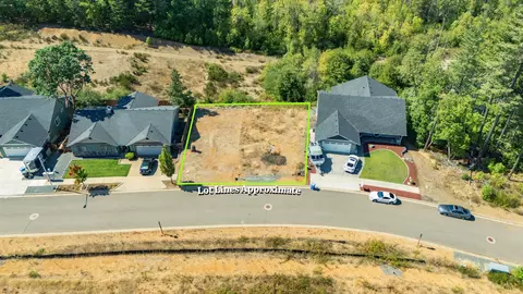 1262 Green Valley Dr, Cave Junction, OR 97523