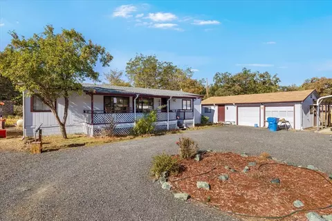 11615 Michael Rd, Central Point, OR 97502