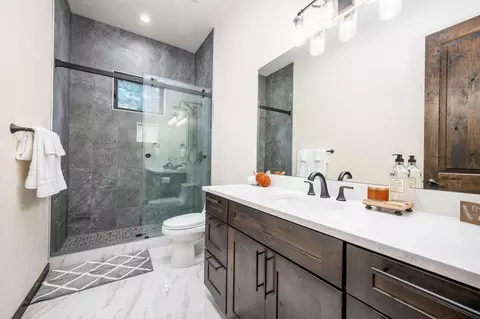 Bath - 56673 Glowstone Loop, Bend, OR 97707 photo 7 of 8