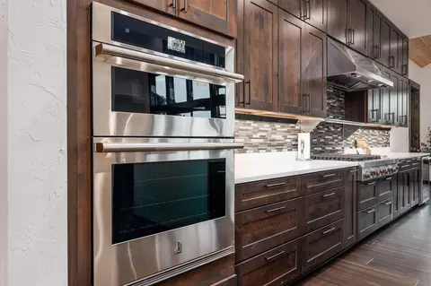 Kitchen - 56673 Glowstone Loop, Bend, OR 97707 photo 8 of 9
