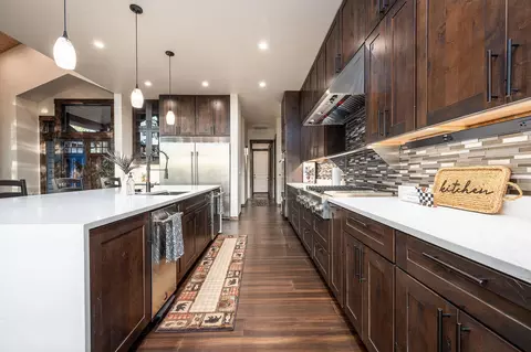 Kitchen - 56673 Glowstone Loop, Bend, OR 97707 photo 5 of 9