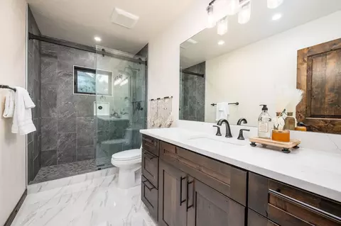 Bath - 56673 Glowstone Loop, Bend, OR 97707 photo 8 of 8