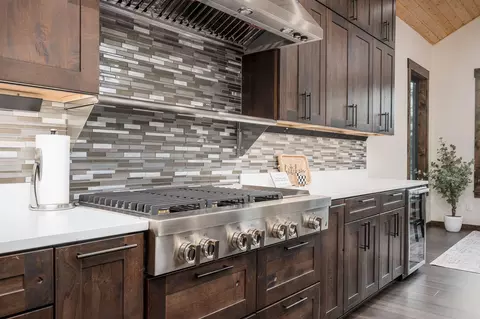 Kitchen - 56673 Glowstone Loop, Bend, OR 97707 photo 6 of 9