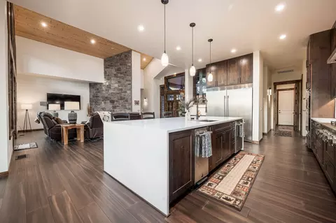 Kitchen - 56673 Glowstone Loop, Bend, OR 97707 photo 4 of 9
