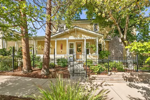 292 B St, Ashland, OR 97520