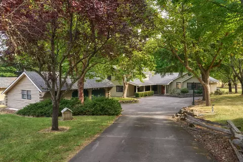 3095 Burrell Rd, Medford, OR 97501