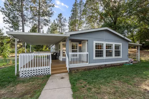205 Madrone Ln, Shady Cove, OR 97539